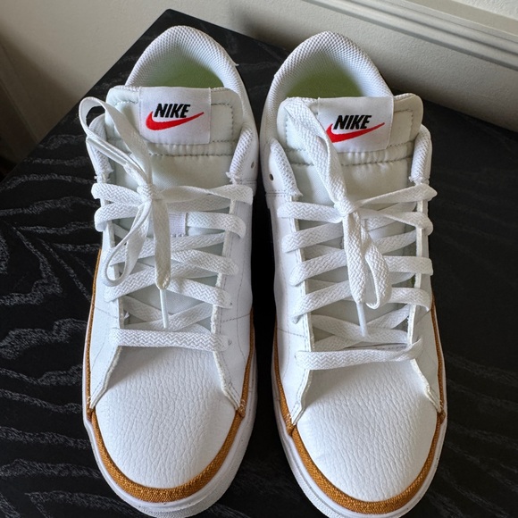 Women’s Nike Court Legacy - Size 9.5 - Picture 3 of 7